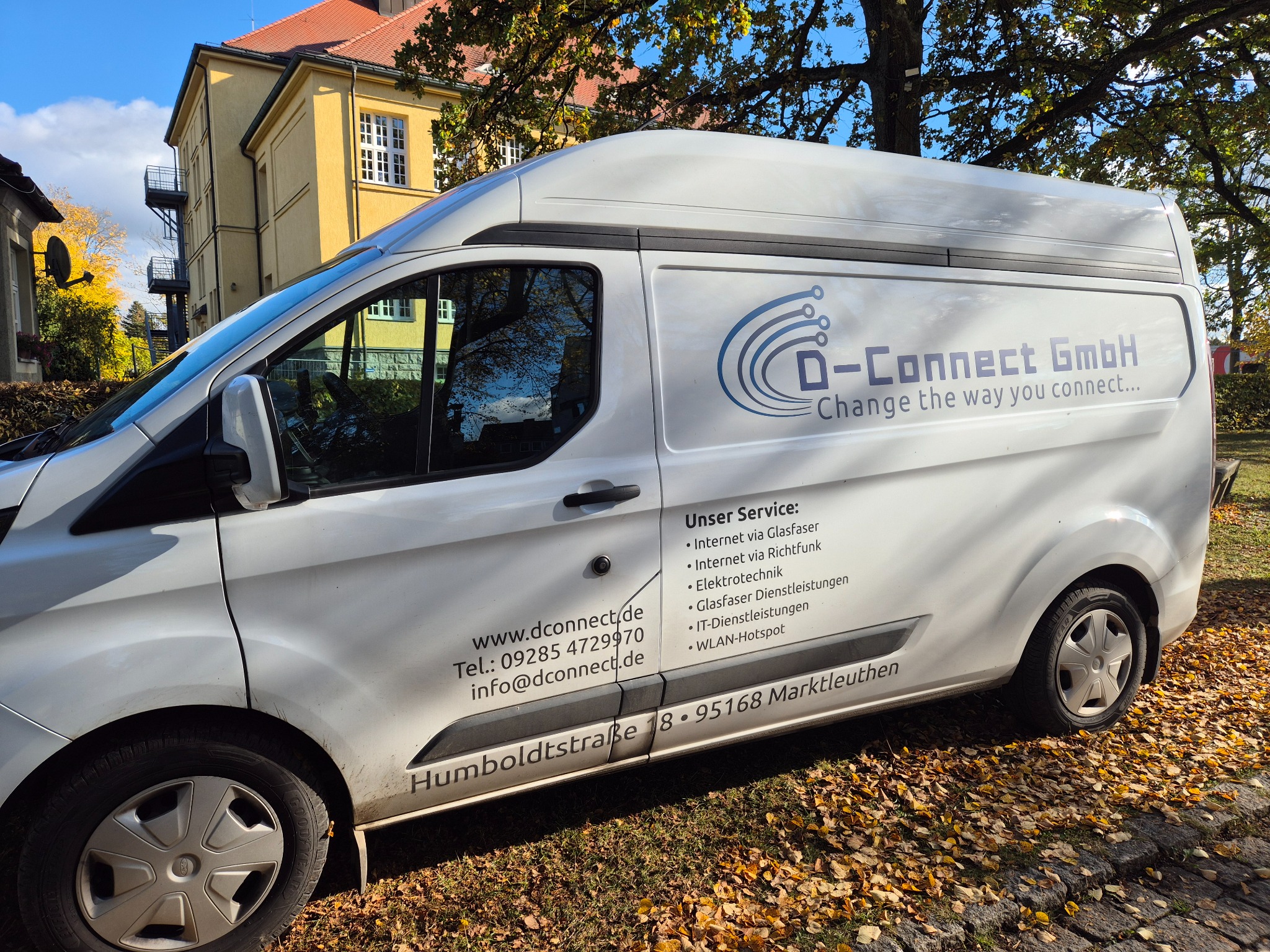 D-Connect-Servicefahrzeug vor Ort