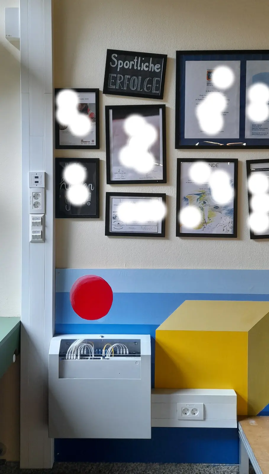 Installierte Datenanschlüsse in einem Schulgebäude